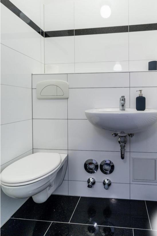 Homefy Oldtown Apartment - 6 People - 2 Bath - Balcony - Top Location 뒤셀도르프 외부 사진
